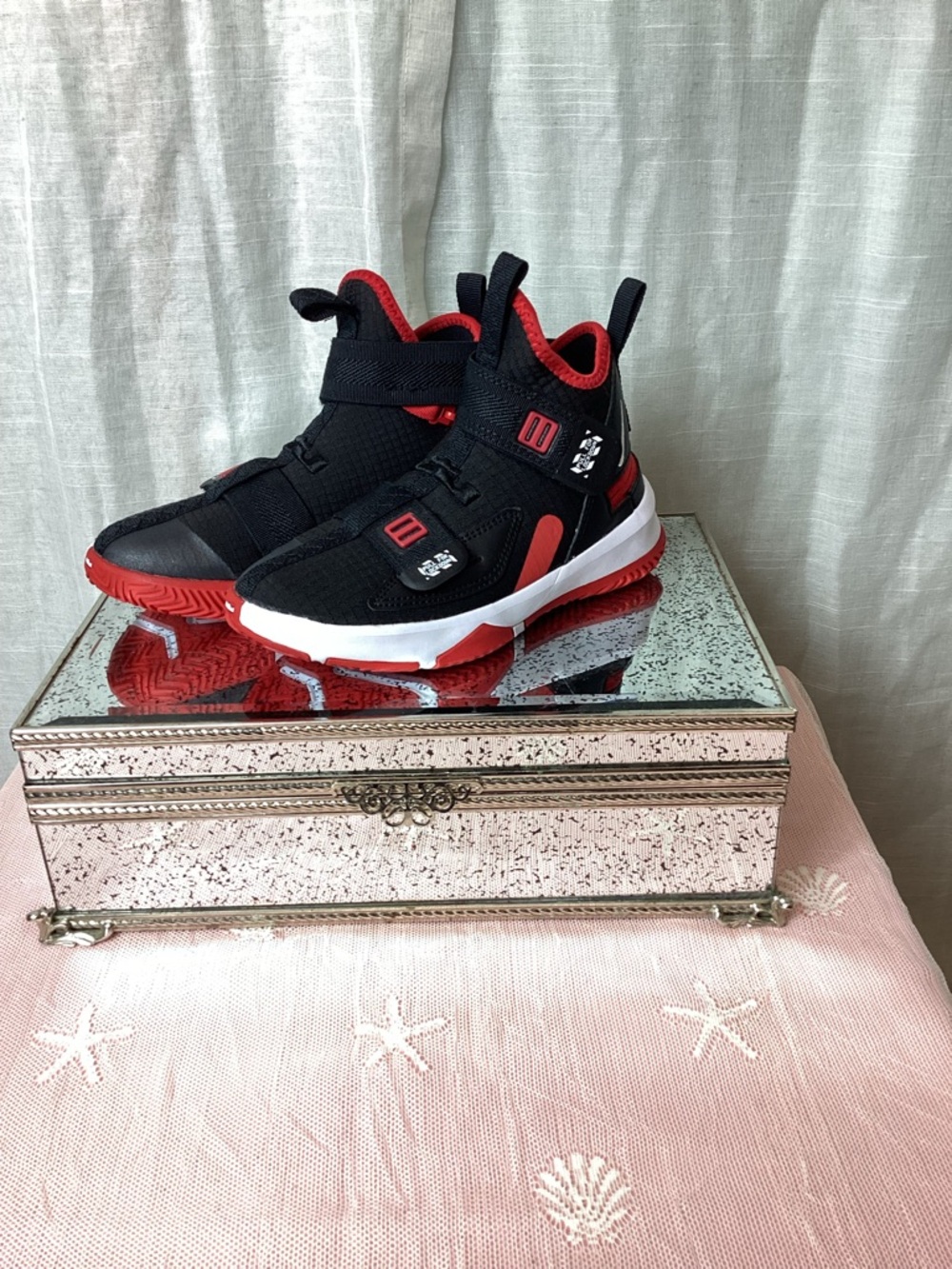 Nike LeBron Soldier 13 FlyEase- Bred- Kids sneakers; Size: 12.5C